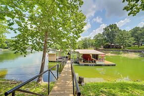 Grand Lake Cottage w/ Hot Tub in Eucha