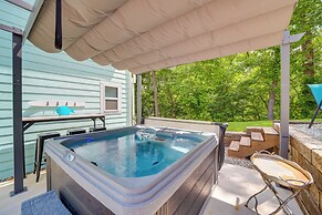 Grand Lake Cottage w/ Hot Tub in Eucha