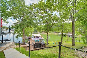Grand Lake Cottage w/ Hot Tub in Eucha