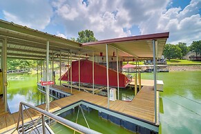 Grand Lake Cottage w/ Hot Tub in Eucha