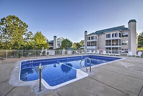 Cozy + Deluxe Branson Condo: Balcony & Pool Access