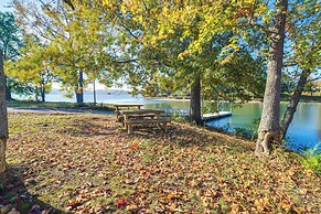 Waterloo Home: Walk to Pickwick Lake Fishing Pier!