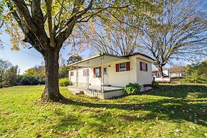Waterloo Home: Walk to Pickwick Lake Fishing Pier!