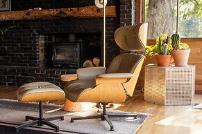 Waterfront Port Orchard Retreat w/ Furnished Deck!