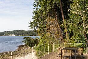 Waterfront Port Orchard Retreat w/ Furnished Deck!