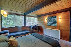 Waterfront Port Orchard Retreat w/ Furnished Deck!