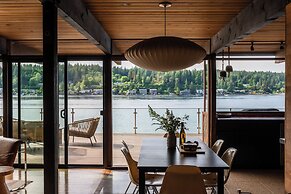 Waterfront Port Orchard Retreat w/ Furnished Deck!