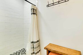 Modern Studio < 13 Mi to Saratoga Racetrack!
