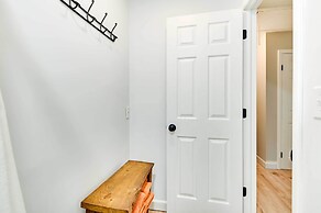 Modern Studio < 13 Mi to Saratoga Racetrack!