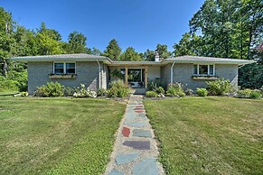 Modern Studio < 13 Mi to Saratoga Racetrack!