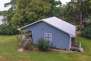 Doyline Cottage w/ Large Porch & Lake Access!