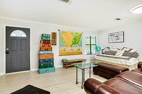 Doyline Cottage w/ Large Porch & Lake Access!