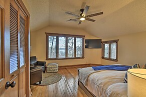 Hot Tub, Grill: Hilltop Log Cabin in Hot Springs!