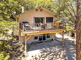 The Tree House With Hot Tub & Pool Table! 2 Bedroom Home by Redawning