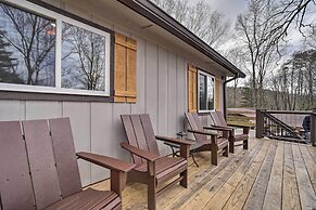 'stonewood Lodge' Glenville Getaway w/ Deck!