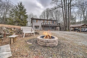 'stonewood Lodge' Home w/ Deck in Glenville!