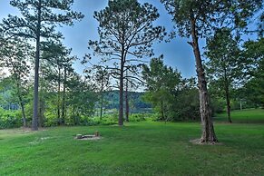 Waterfront Beaver Lake Hideaway w/ Kayaks & More!
