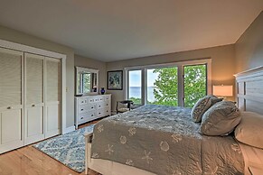 Lovely Waterfront Owls Head Home w/ Own Beach