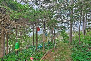 Lovely Waterfront Owls Head Home w/ Own Beach