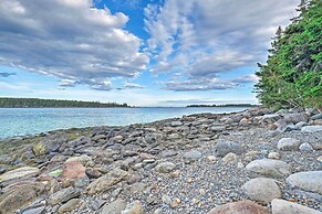 Lovely Waterfront Owls Head Home w/ Own Beach