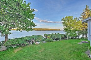 Lovely Waterfront Owls Head Home w/ Own Beach