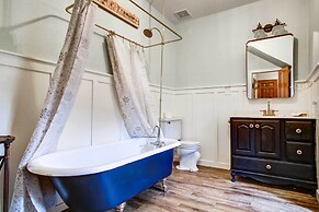 Monument Retreat - Walk to Local Dining & Shopping