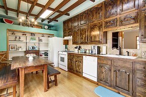 Monument Retreat - Walk to Local Dining & Shopping