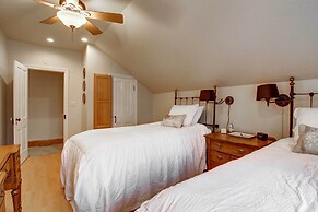 Monument Retreat - Walk to Local Dining & Shopping