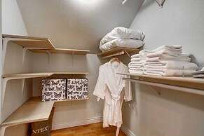 Monument Retreat - Walk to Local Dining & Shopping