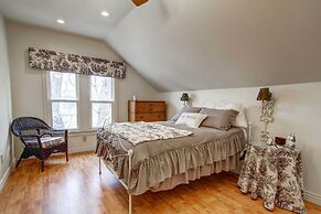 Monument Retreat - Walk to Local Dining & Shopping