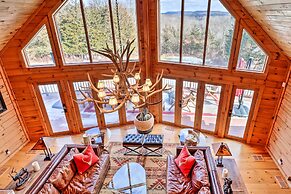 Luxury Log Cabin w/ EV Charger & Mtn Views!