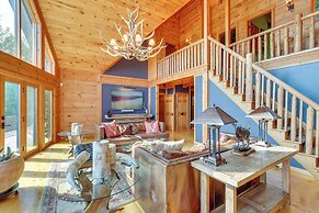 Luxury Log Cabin w/ EV Charger & Mtn Views!