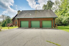 Luxury Log Cabin w/ EV Charger & Mtn Views!