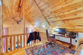 Luxury Log Cabin w/ EV Charger & Mtn Views!