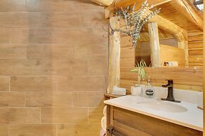 Trout Ponds & Sauna: Unique Log Cabin in Freedom