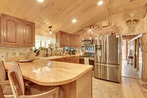 Trout Ponds & Sauna: Unique Log Cabin in Freedom