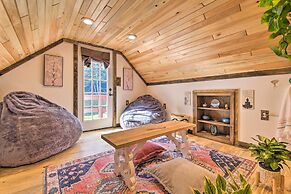 Trout Ponds & Sauna: Unique Log Cabin in Freedom