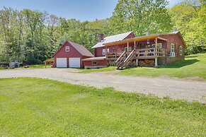 Trout Ponds & Sauna: Unique Log Cabin in Freedom