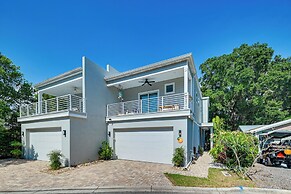 Airy Coastal Casa on Park: 6 Mi to Honeymoon Isle!