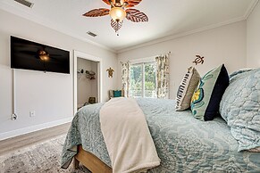 Airy Coastal Casa on Park: 6 Mi to Honeymoon Isle!