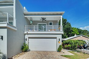 Airy Coastal Casa on Park: 6 Mi to Honeymoon Isle!