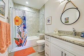 Airy Coastal Casa on Park: 6 Mi to Honeymoon Isle!