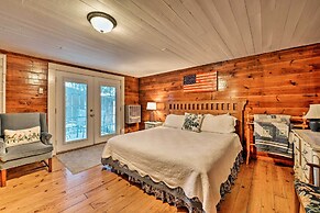 'lil Red Hen' Cottage in the Boone Area w/ Hot Tub