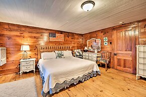 'lil Red Hen' Cottage in the Boone Area w/ Hot Tub