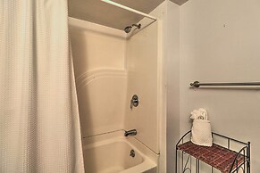 'lil Red Hen' Cottage in the Boone Area w/ Hot Tub