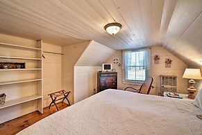 'lil Red Hen' Cottage in the Boone Area w/ Hot Tub