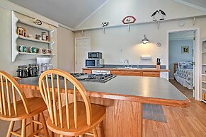 Cozy The Woodshop Cabin w/ Deck & Forest Views!