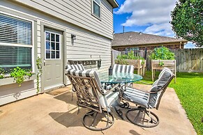 Eclectic Katy Home w/ Yard & Community Pool!