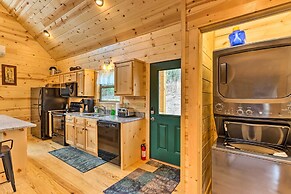Cozy Mtn Cabin: Spacious Deck & Forest Views!