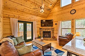 Cozy Mtn Cabin: Spacious Deck & Forest Views!